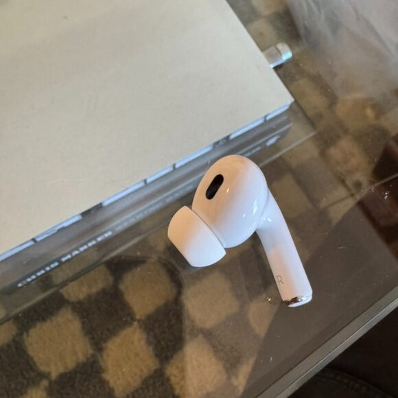 AirPods Pro 2 2nd Gen A3047 RIGHT replacement - Picture 1 of 4
